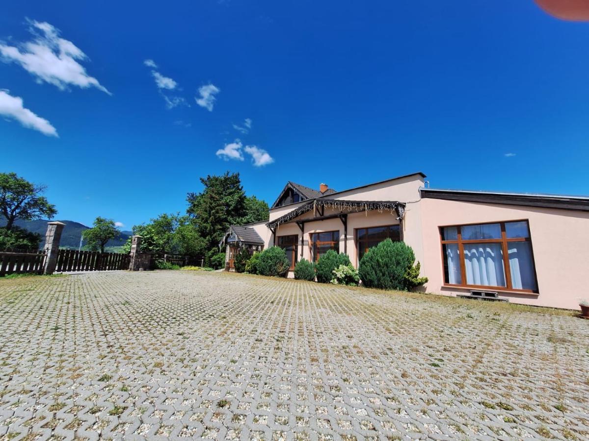 Vila Fenix B&B Ruzomberok Eksteriør billede